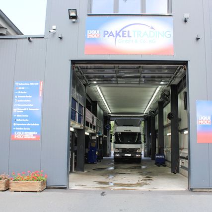 Pakel Trading GmbH & Co. KG - LKW in Waschanlage