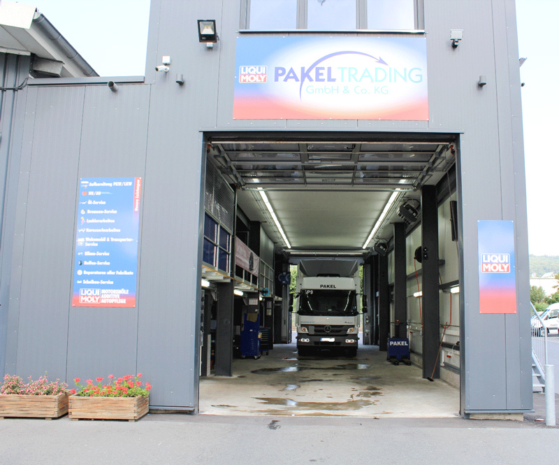 Pakel Trading GmbH & Co. KG - LKW in Waschanlage